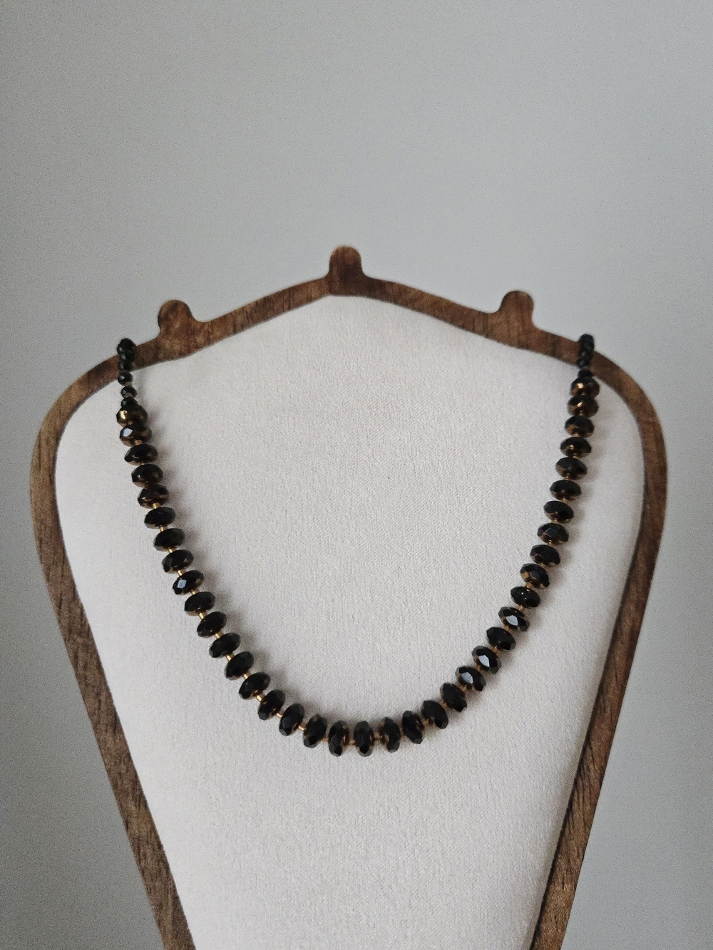 Elegant Faceted Crystal Bead Necklace